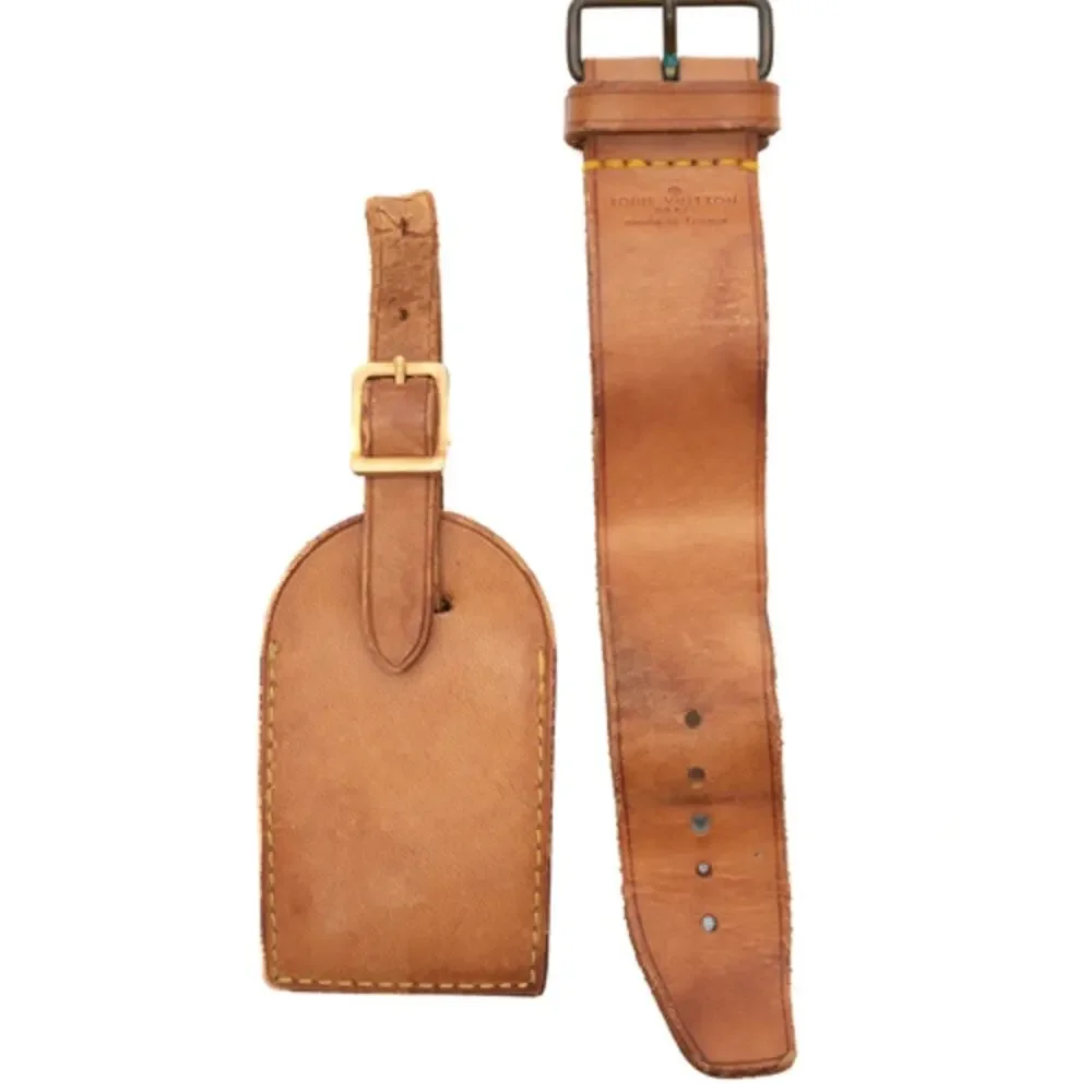 Louis Vuitton features size